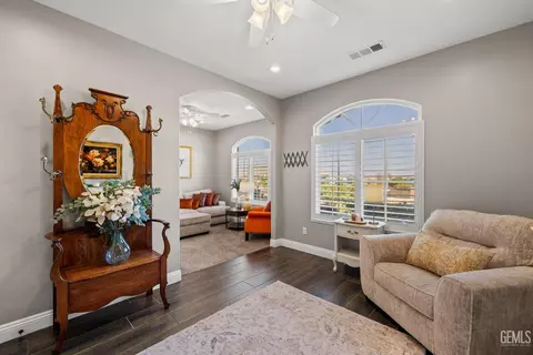Entry Way - 419 Diamond St, Taft, CA 93268 photo 5 of 6