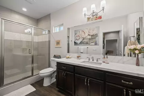 Bath - 419 Diamond St, Taft, CA 93268 photo 2 of 2