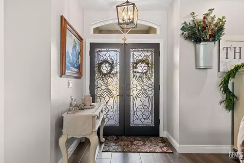 Entry Way - 419 Diamond St, Taft, CA 93268 photo 1 of 6