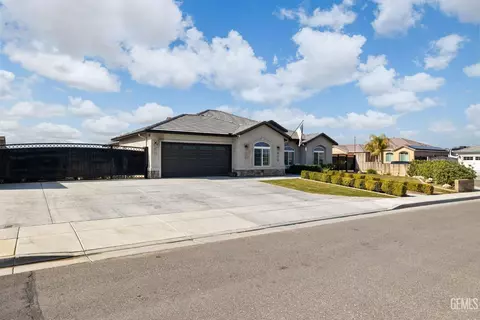 Exterior - 419 Diamond St, Taft, CA 93268 photo 9 of 12