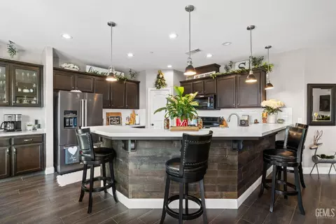 Kitchen - 419 Diamond St, Taft, CA 93268 photo 2 of 5