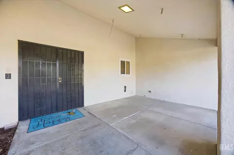 205 Carr St, Bakersfield, CA 93309 photo 4