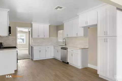 Kitchen - 201 Suzanne Ln, Taft, CA 93268 photo 1 of 2