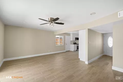 Living - 201 Suzanne Ln, Taft, CA 93268 photo 2 of 6