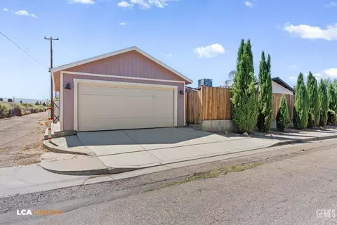 Exterior - 201 Suzanne Ln, Taft, CA 93268 photo 3 of 3