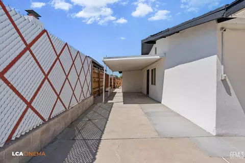 Exterior - 201 Suzanne Ln, Taft, CA 93268 photo 2 of 3