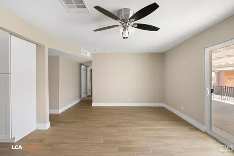 Living - 201 Suzanne Ln, Taft, CA 93268 photo 6 of 6
