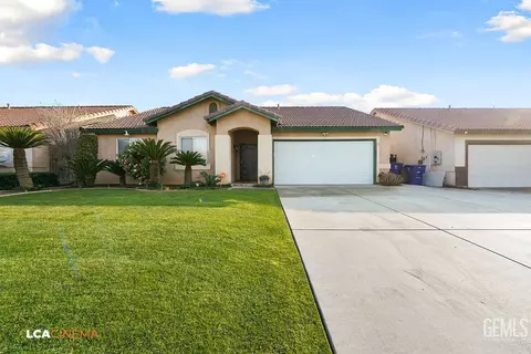 9727 Battersea Park Dr, Bakersfield, CA 93312