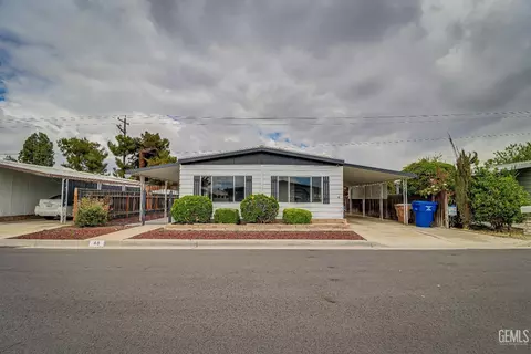 400 E Roberts Ln #48, Bakersfield, CA 93308