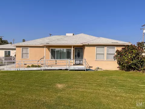 620 Sharon Pl, Bakersfield, CA 93308