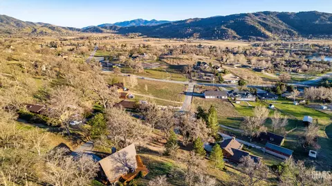 View/Area - 24450 Oaktree Ct, Tehachapi, CA 93561 photo 1 of 3