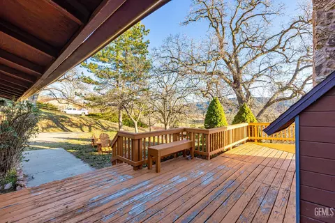 Exterior - 24450 Oaktree Ct, Tehachapi, CA 93561 photo 5 of 15