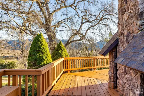 Exterior - 24450 Oaktree Ct, Tehachapi, CA 93561 photo 6 of 15
