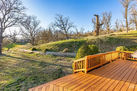 Exterior - 24450 Oaktree Ct, Tehachapi, CA 93561 photo 9 of 15