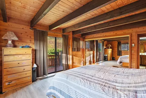 Bedroom - 24450 Oaktree Ct, Tehachapi, CA 93561 photo 2 of 5