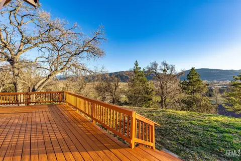 Exterior - 24450 Oaktree Ct, Tehachapi, CA 93561 photo 11 of 15