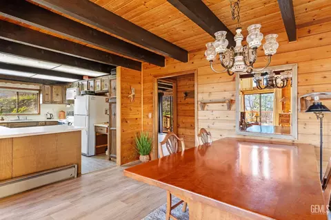 Dining - 24450 Oaktree Ct, Tehachapi, CA 93561 photo 2 of 2