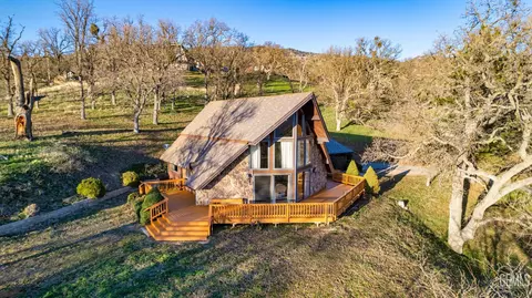 Exterior - 24450 Oaktree Ct, Tehachapi, CA 93561 photo 3 of 15