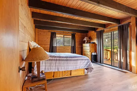 Bedroom - 24450 Oaktree Ct, Tehachapi, CA 93561 photo 1 of 5