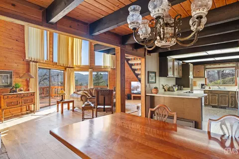 Dining - 24450 Oaktree Ct, Tehachapi, CA 93561 photo 1 of 2