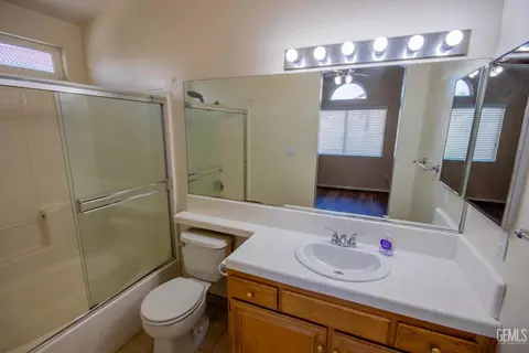 Bath - 9508 Bard Ct, Bakersfield, CA 93311 photo 3 of 4