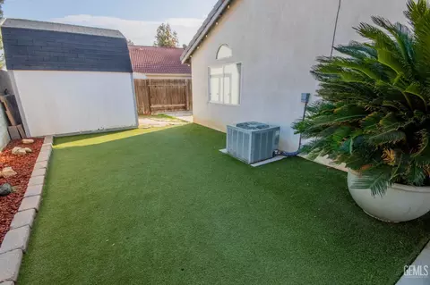 Exterior - 9508 Bard Ct, Bakersfield, CA 93311 photo 7 of 11
