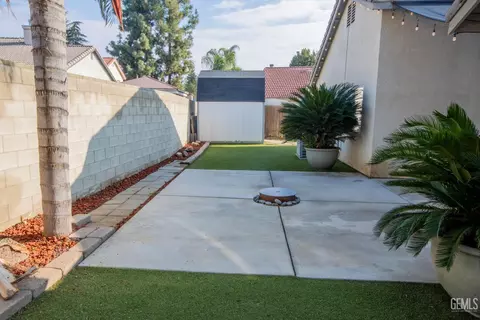 Exterior - 9508 Bard Ct, Bakersfield, CA 93311 photo 5 of 11