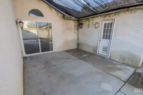 Exterior - 9508 Bard Ct, Bakersfield, CA 93311 photo 6 of 11