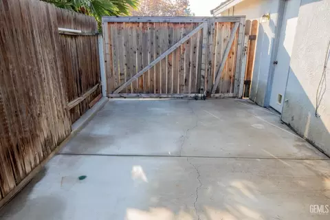 Exterior - 9508 Bard Ct, Bakersfield, CA 93311 photo 10 of 11