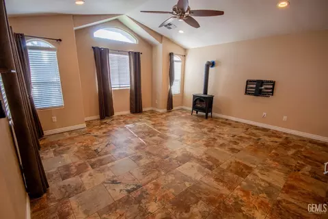 Living - 9508 Bard Ct, Bakersfield, CA 93311 photo 1 of 4
