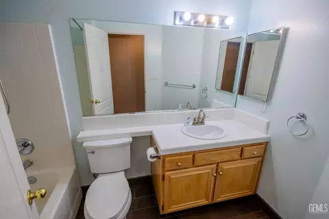 Bath - 9508 Bard Ct, Bakersfield, CA 93311 photo 4 of 4