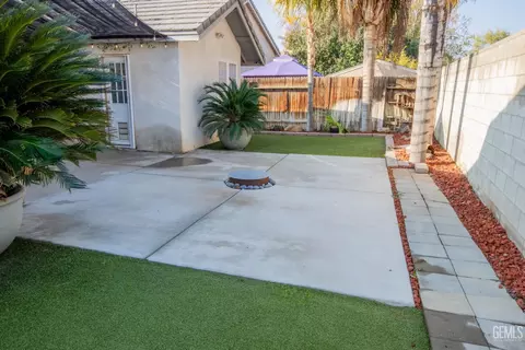 Exterior - 9508 Bard Ct, Bakersfield, CA 93311 photo 8 of 11