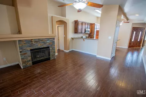 Living - 9508 Bard Ct, Bakersfield, CA 93311 photo 4 of 4
