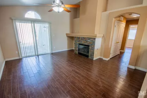 Living - 9508 Bard Ct, Bakersfield, CA 93311 photo 3 of 4