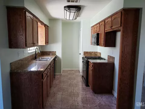 Kitchen - 285 E Ash Ave, Shafter, CA 93263 photo 2 of 2