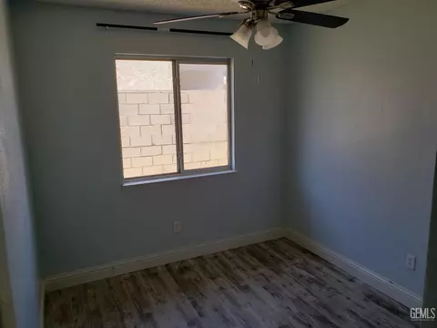 Bedroom - 285 E Ash Ave, Shafter, CA 93263 photo 1 of 6