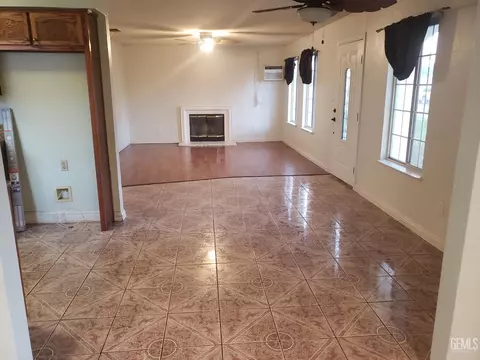 Living - 285 E Ash Ave, Shafter, CA 93263 photo 2 of 8