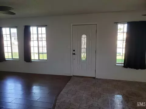 Entry Way - 285 E Ash Ave, Shafter, CA 93263 photo 1 of 2
