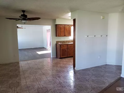 Other - 285 E Ash Ave, Shafter, CA 93263 photo 2 of 10