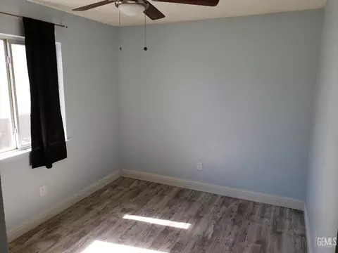 Bedroom - 285 E Ash Ave, Shafter, CA 93263 photo 4 of 6