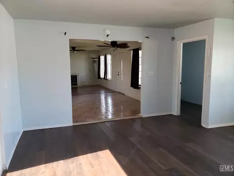 Living - 285 E Ash Ave, Shafter, CA 93263 photo 4 of 8