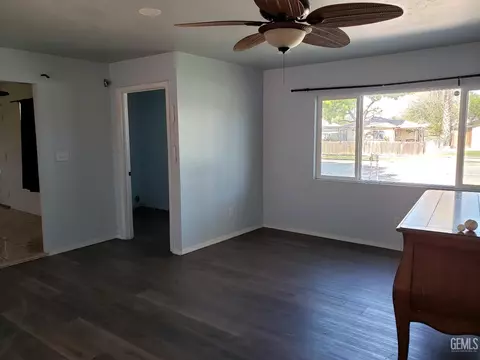 Living - 285 E Ash Ave, Shafter, CA 93263 photo 5 of 8