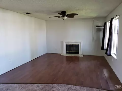 Living - 285 E Ash Ave, Shafter, CA 93263 photo 1 of 8