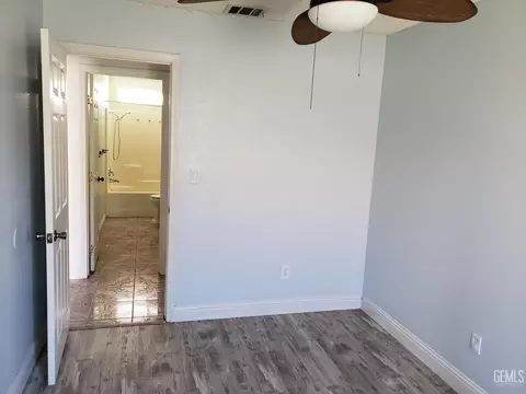 Bedroom - 285 E Ash Ave, Shafter, CA 93263 photo 3 of 6