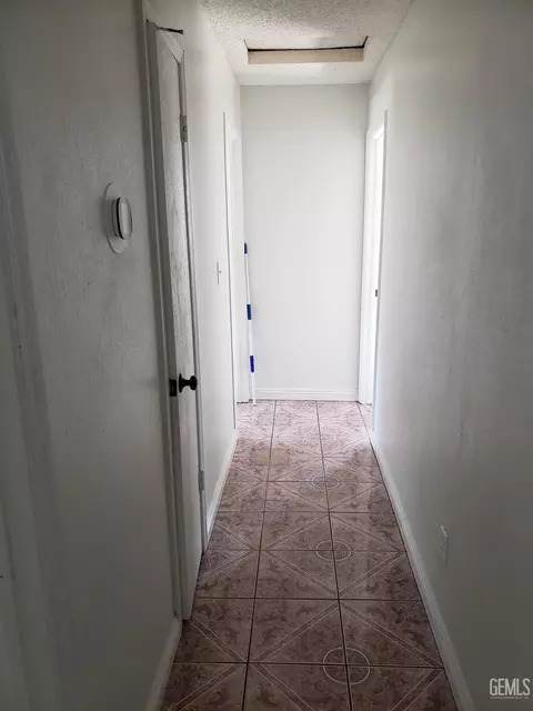 Entry Way - 285 E Ash Ave, Shafter, CA 93263 photo 2 of 2