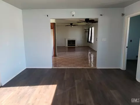Living - 285 E Ash Ave, Shafter, CA 93263 photo 3 of 8