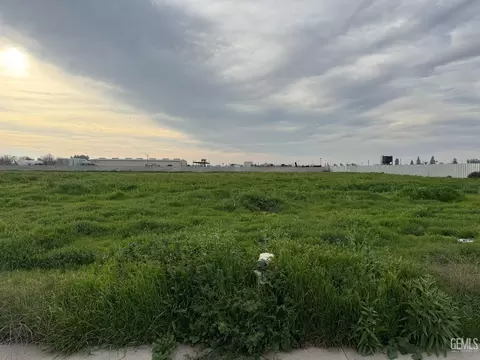 121 S Beech Ave, Shafter, CA 93263 photo 1