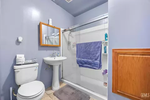 Bath - 348 Broadway St, Wasco, CA 93280 photo 1 of 1