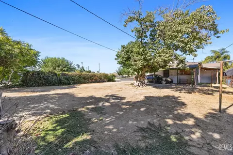 Exterior - 348 Broadway St, Wasco, CA 93280 photo 7 of 8
