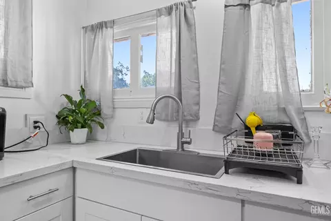 Kitchen - 348 Broadway St, Wasco, CA 93280 photo 4 of 4